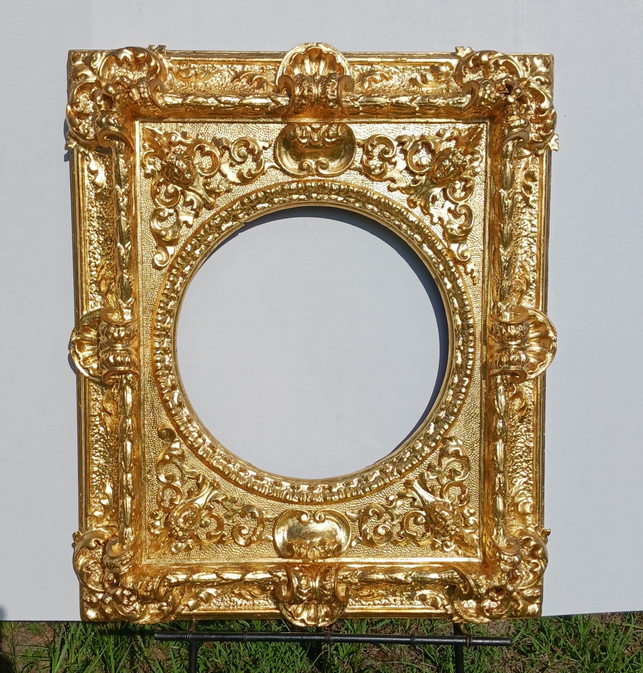 Antique Carved and Gilded "Raphael" Frame 15 1/2" Diameter Opening
