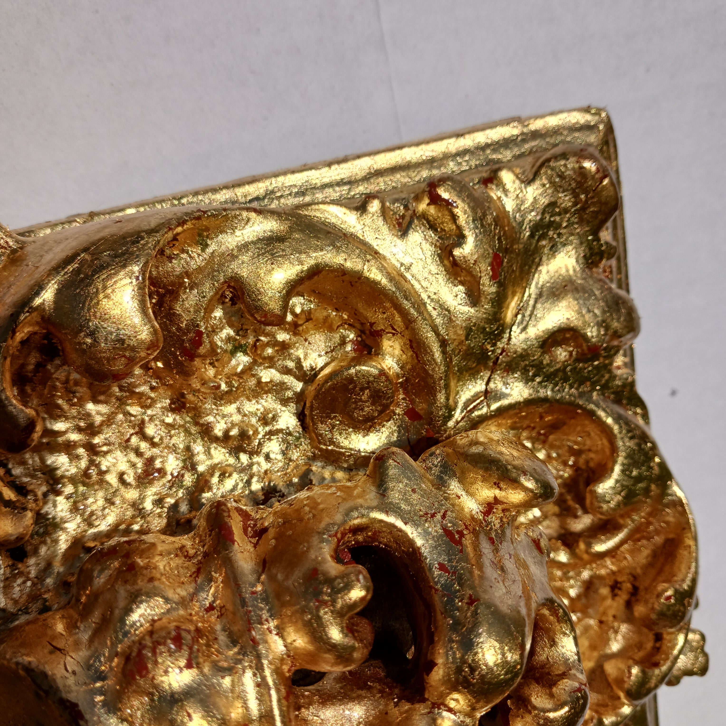 Antique Carved and Gilded "Raphael" Frame 15 1/2" Diameter Opening