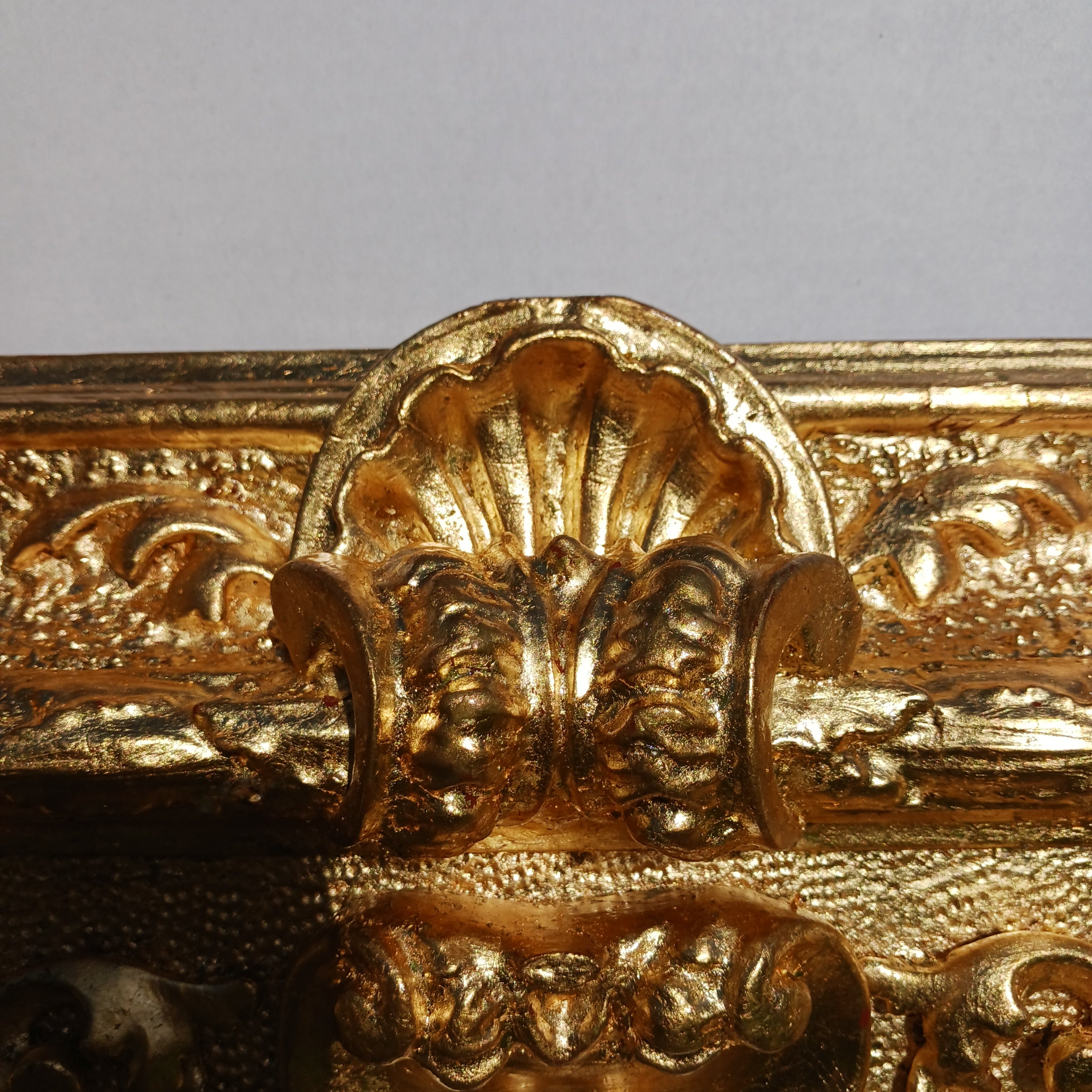 Antique Carved and Gilded "Raphael" Frame 15 1/2" Diameter Opening