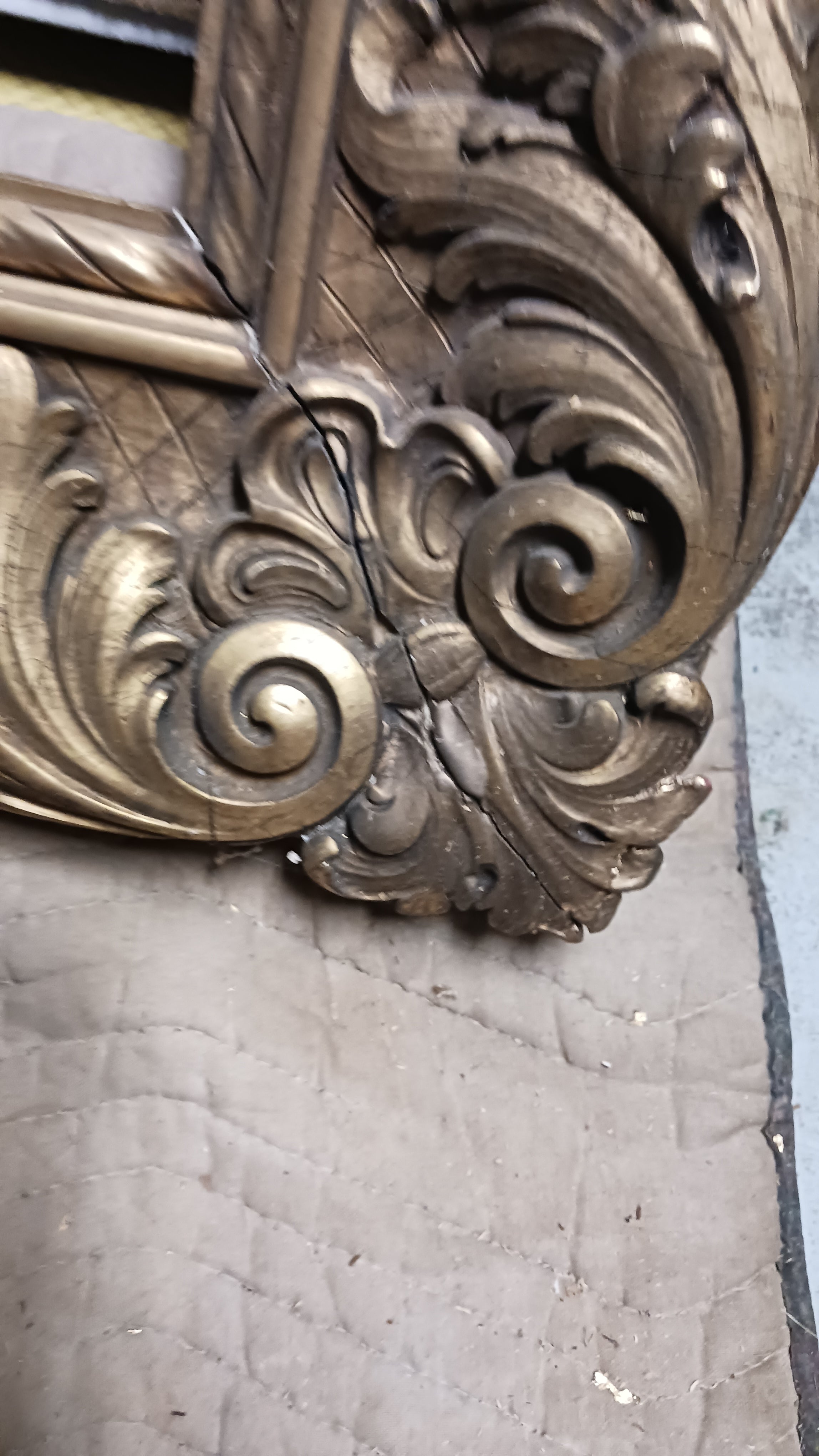 Majestic and Baronial Gilt Antique Frame for Painting or Mirror