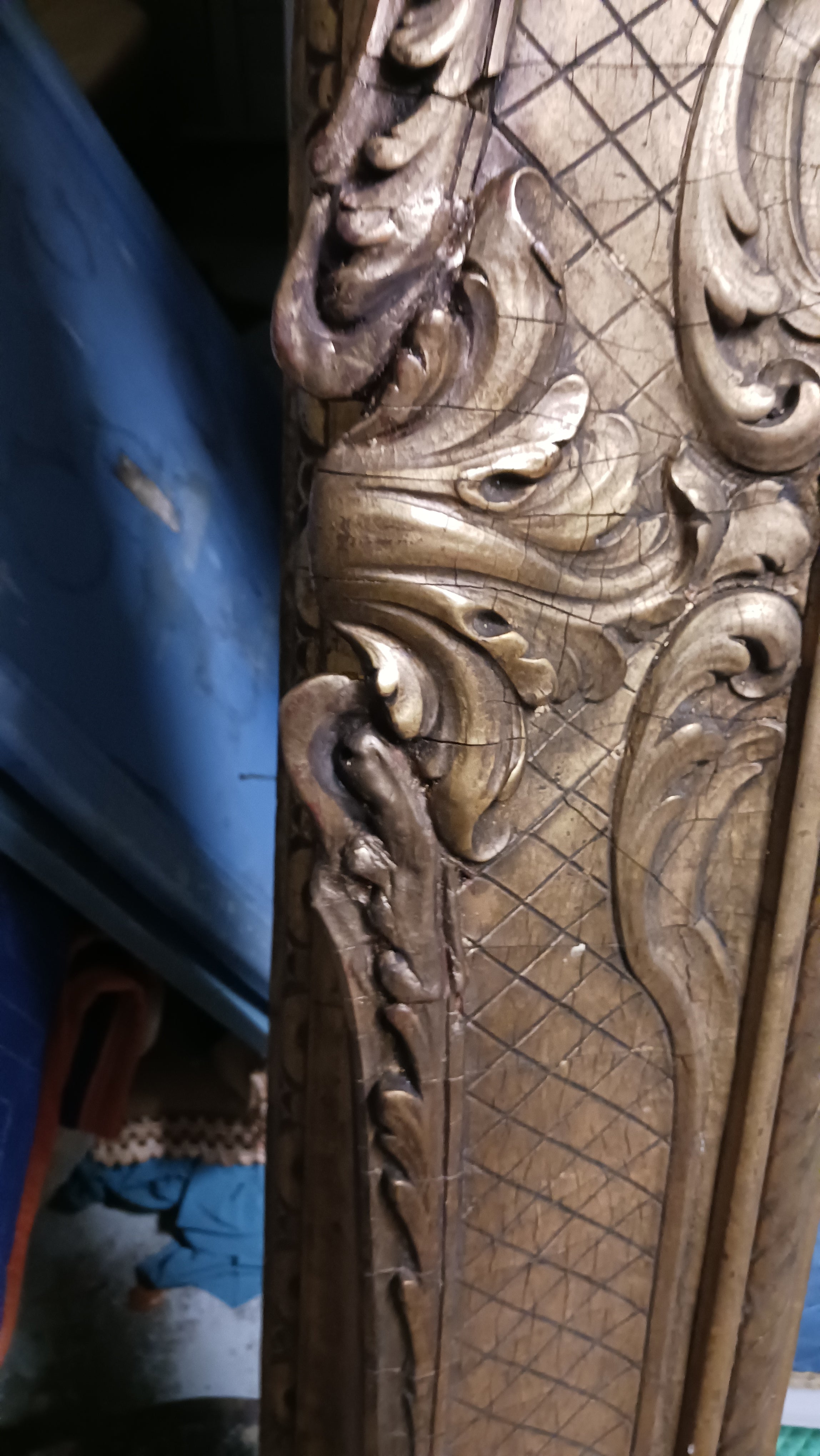 Majestic and Baronial Gilt Antique Frame for Painting or Mirror