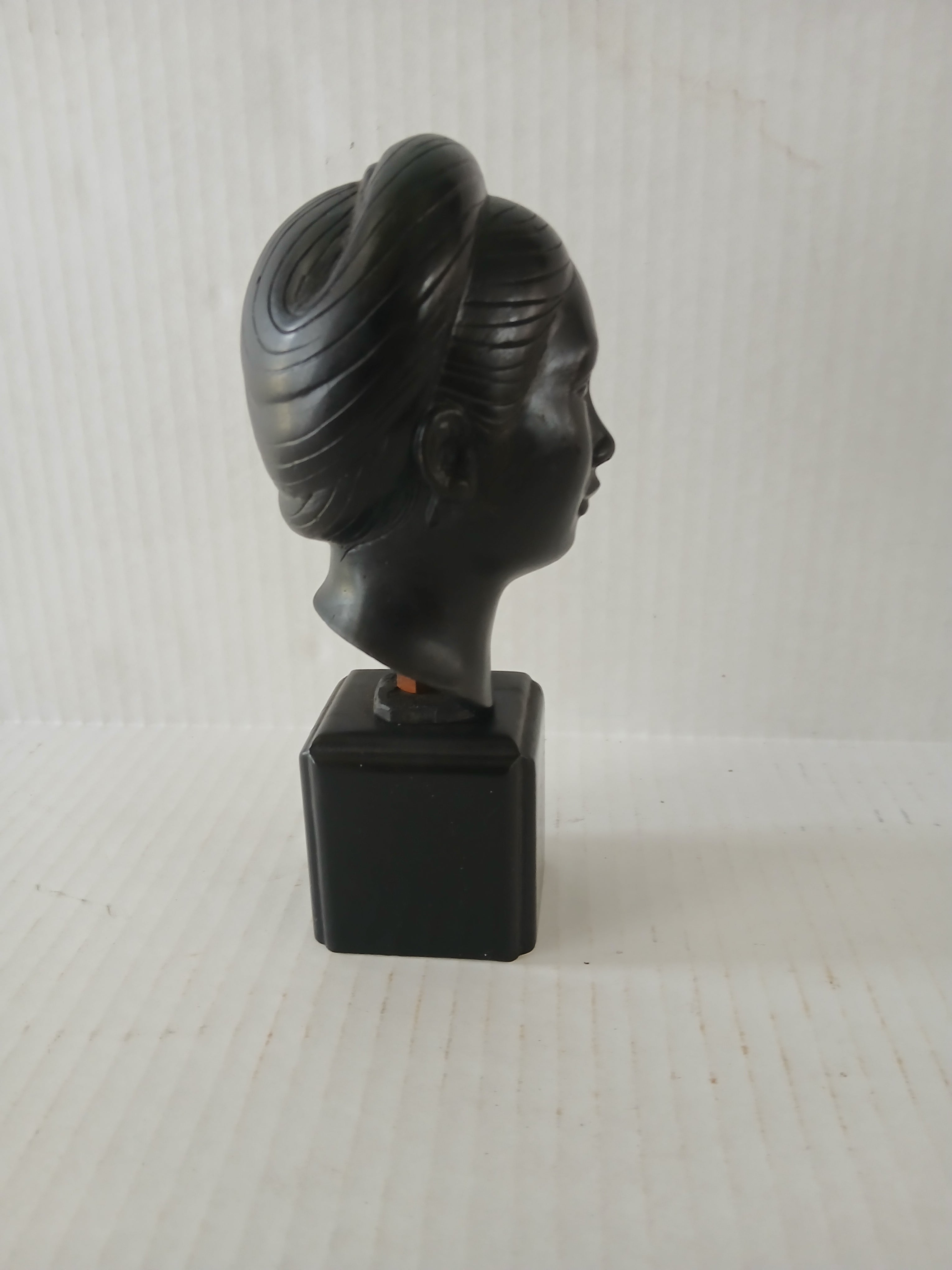 Nguyen Thanh Le Vietnamese 1919-2003 Bronze Head of a Young Woman