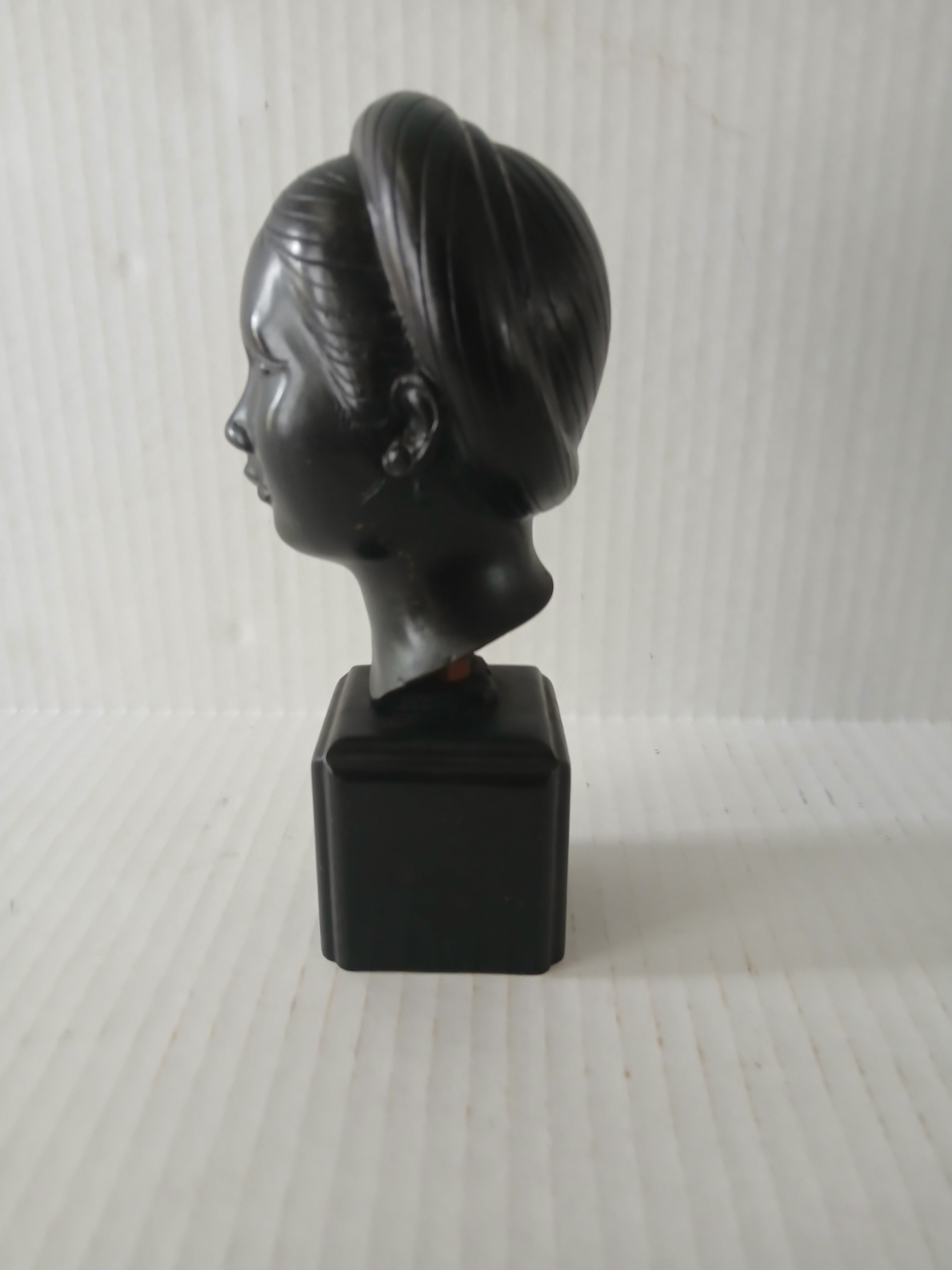 Nguyen Thanh Le Vietnamese 1919-2003 Bronze Head of a Young Woman