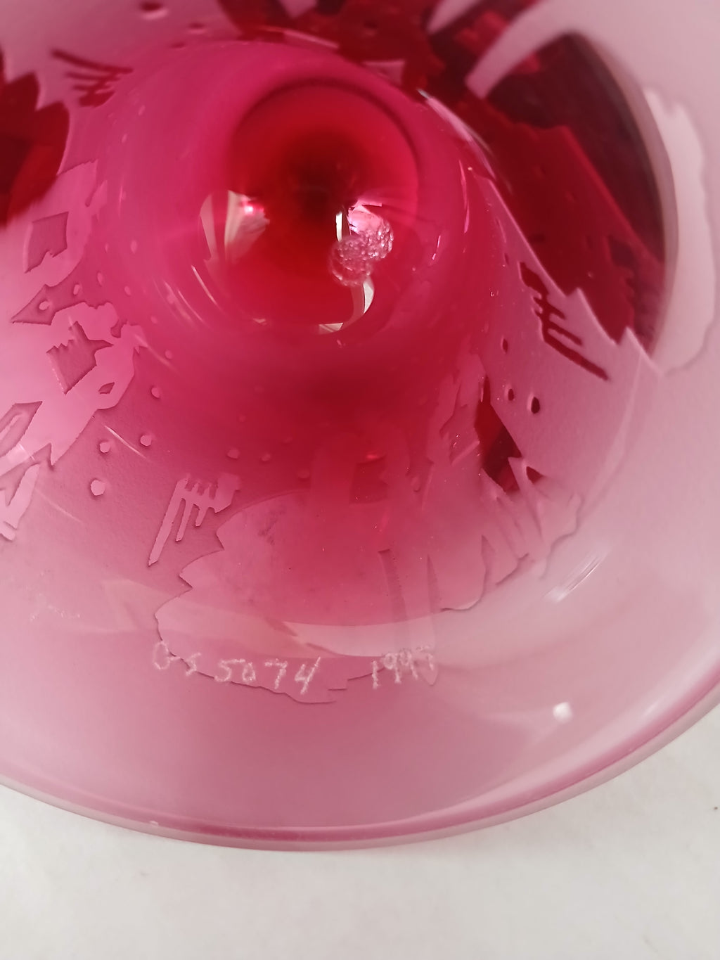 Splendid Kelsey Murphy Pilgrim Cranberry Cameo Glass Bell Carolers in the Snow