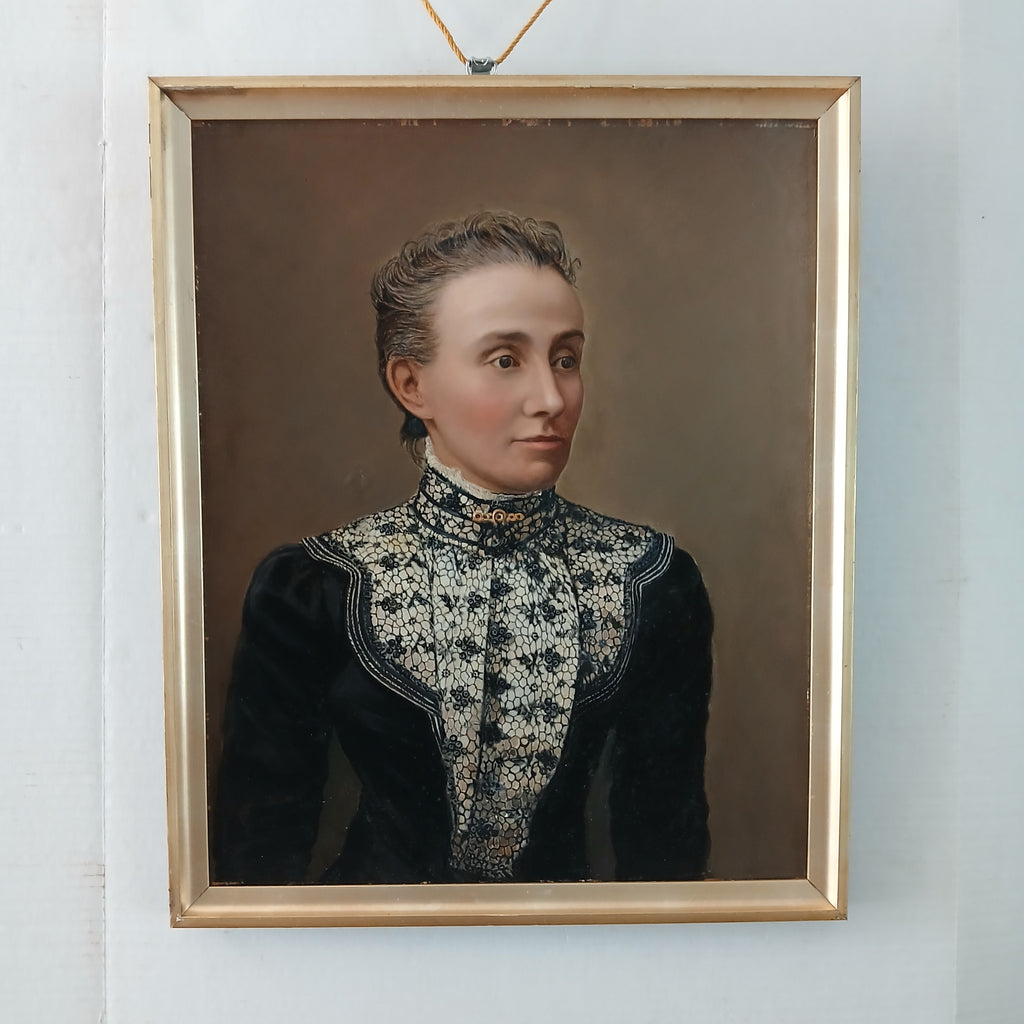 Edwardian Portrait of a Beautiful Lady c. 1890-1910