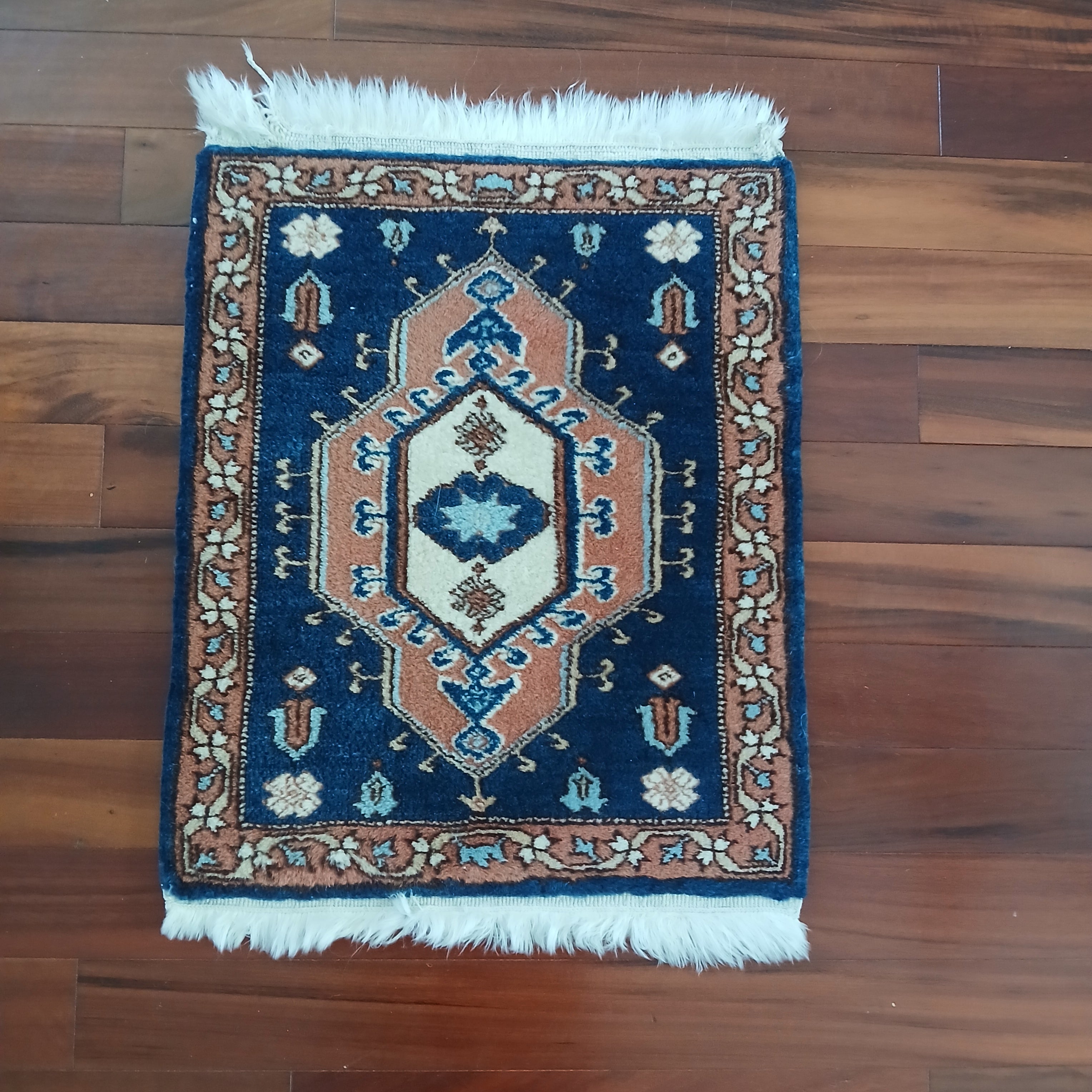 Pretty Handmade Vintage Turkish Oushak Throw Rug