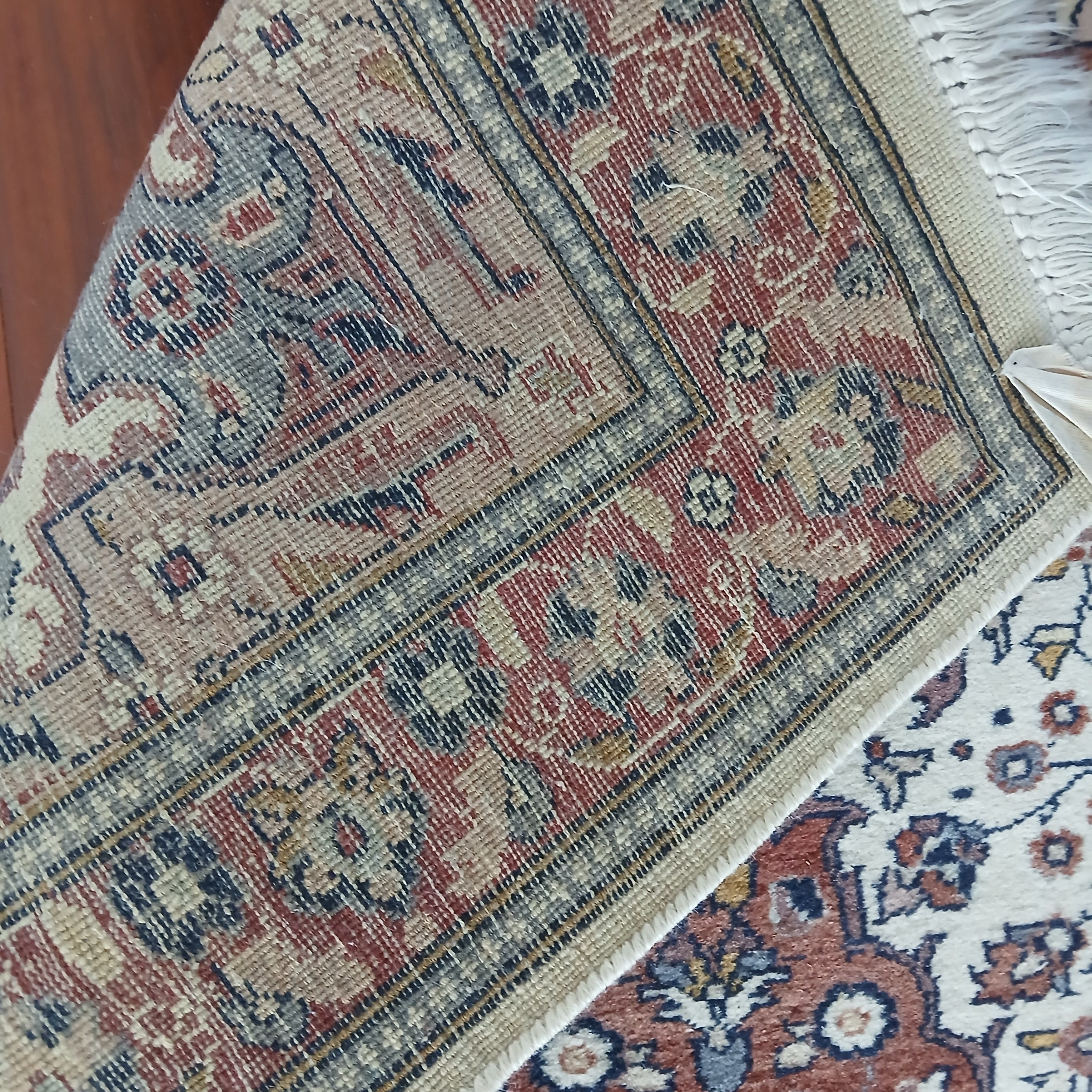 Beautiful Vintage Hand-Knotted Oriental Rug 31" x 50"