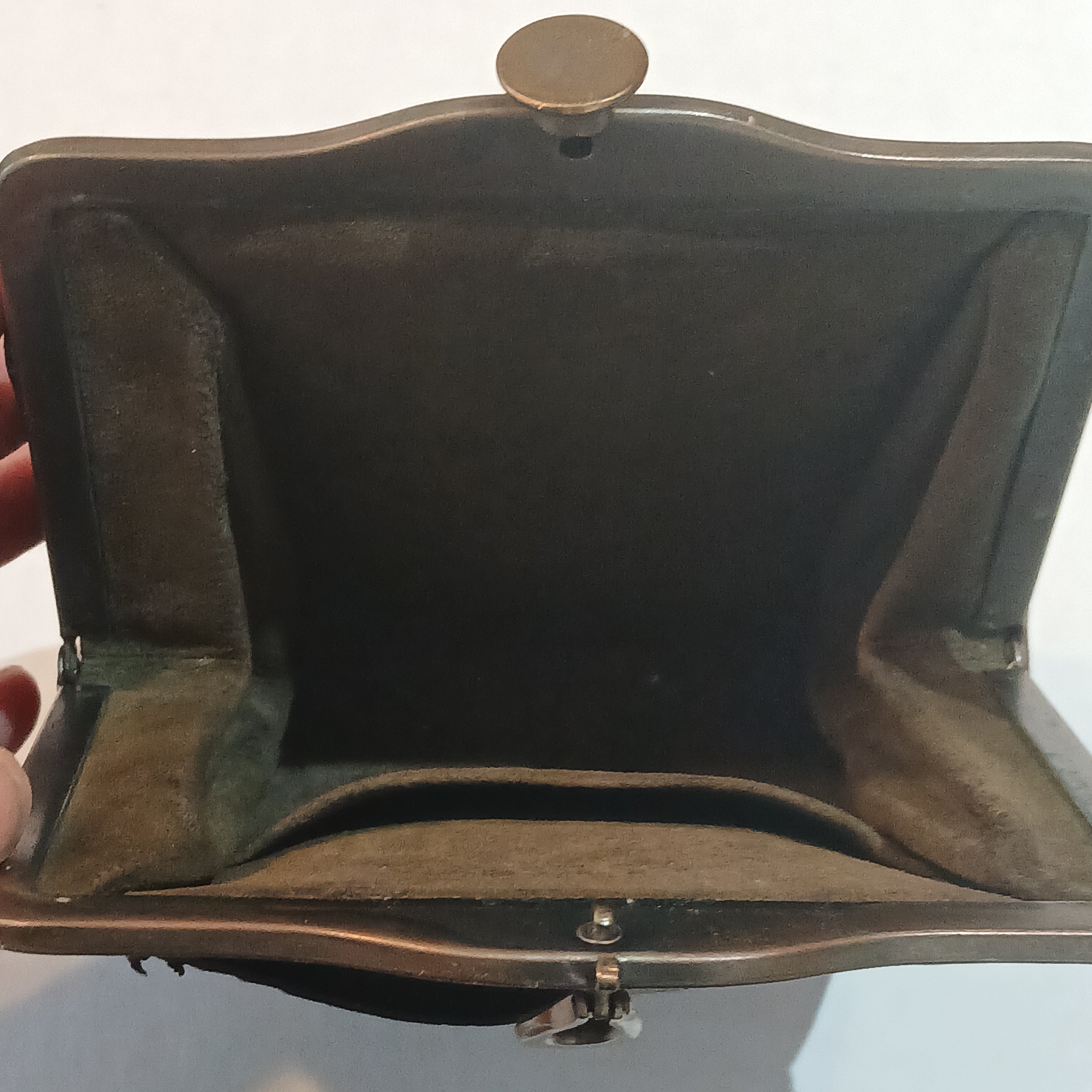 Vintage Turnloc Art Nouveau Style Tooled Leather Purse
