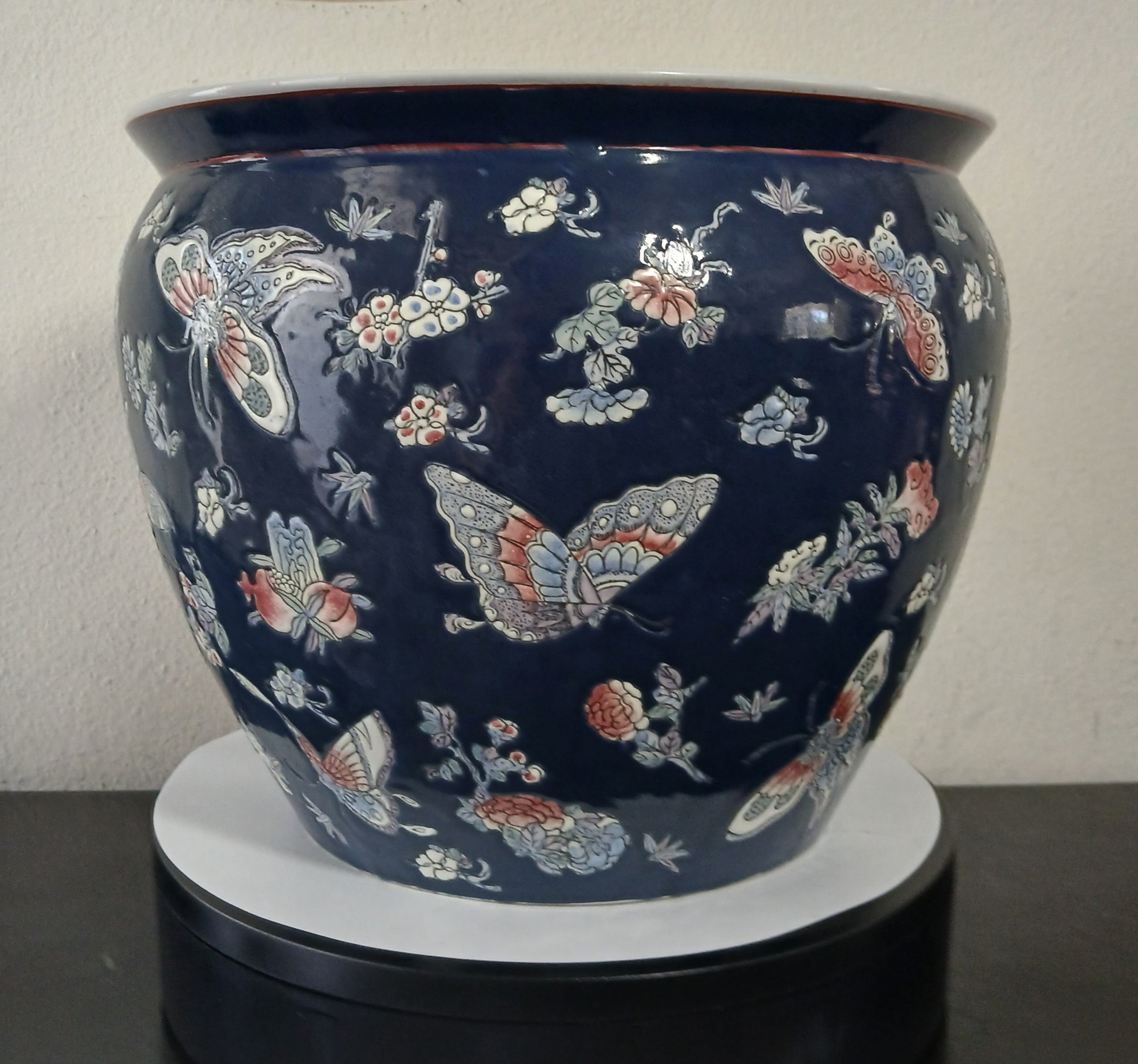 Magnificent Hand-painted Chinese Jardinière